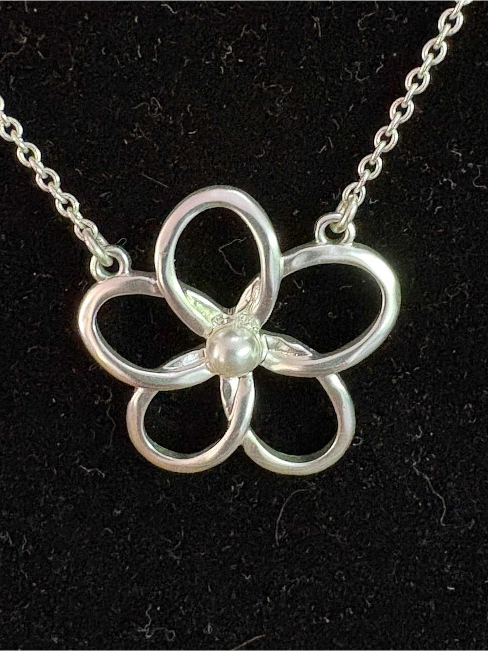 Lucky Brand Silver-tone Flower Pendant Necklace - Silver